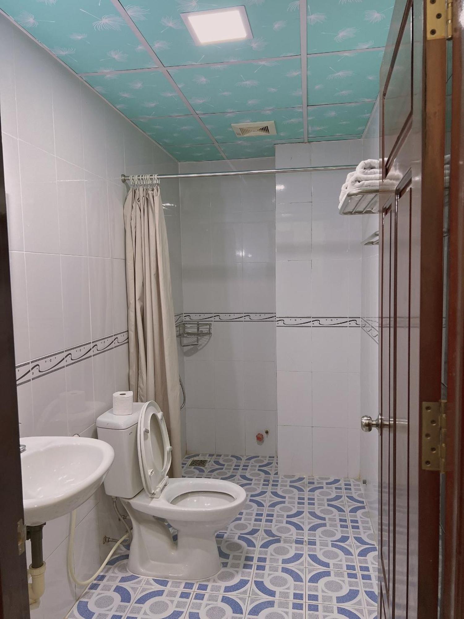 Hoang Duc Hotel Chau Doc Exteriör bild