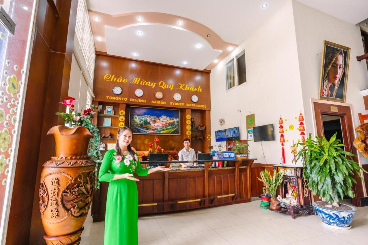 Hoang Duc Hotel Chau Doc Exteriör bild